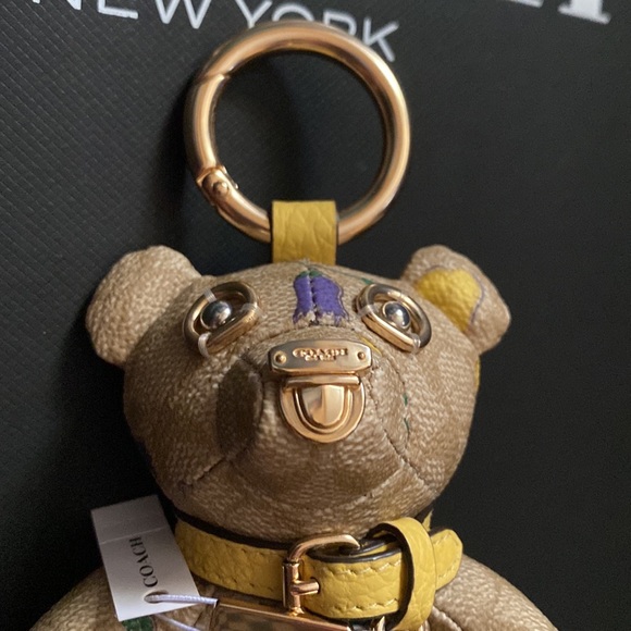 COACH C8241 Bear Bag Charm In Signature Canvas Dreamy Veggie Print KEY RING NWT - Picture 4 of 5